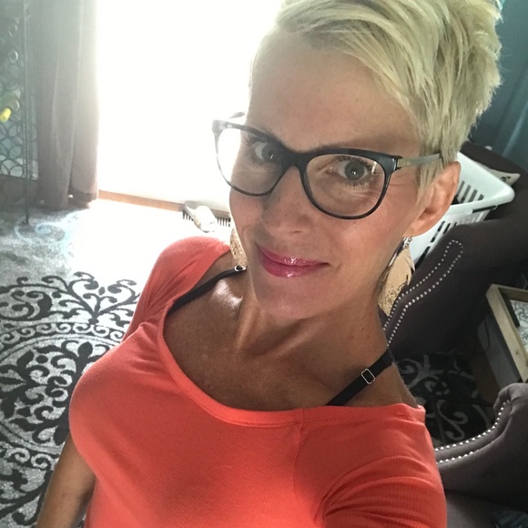 Meet your Posher, Christine - Picture 1 of 1